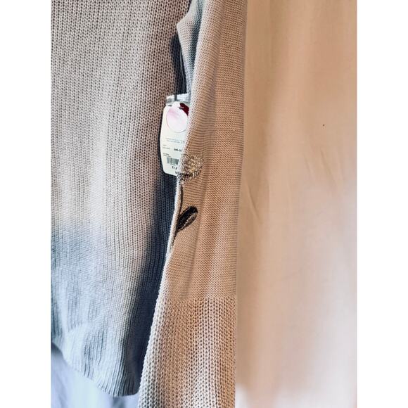 St. John’s Bay Women’s Sweater XL Icy Grey Embroidered Sleeves NWT - Picture 5 of 11